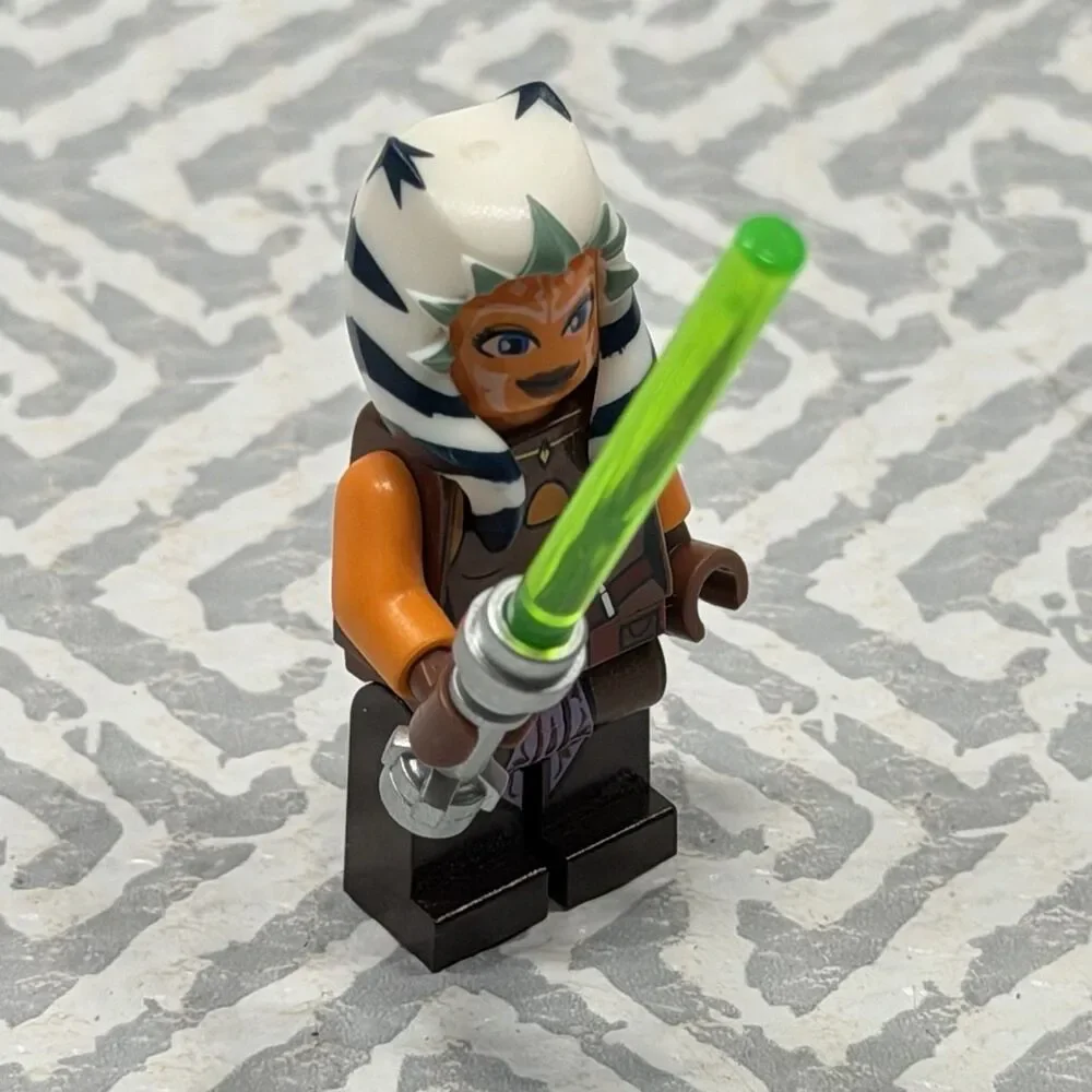 LEGO Star Wars Ahsoka Tano Minifigure sw0452 Padawan Clone Wars w/ 1 Lightsaber